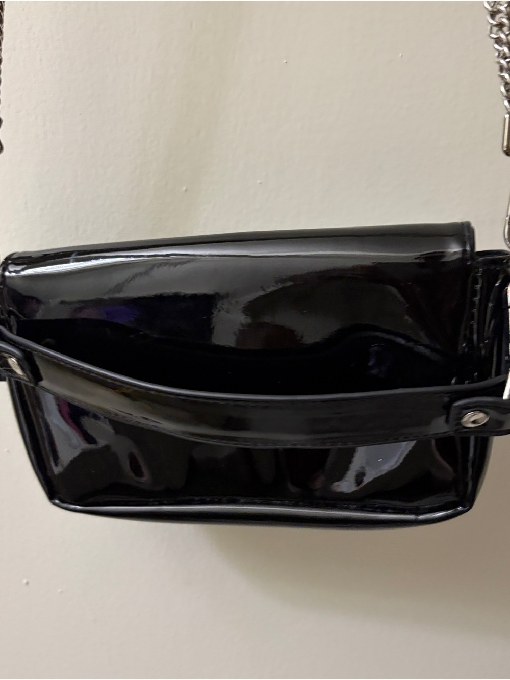 Steve Madden Black Patent Crossbody with Silver Chain - Picture 6 of 7